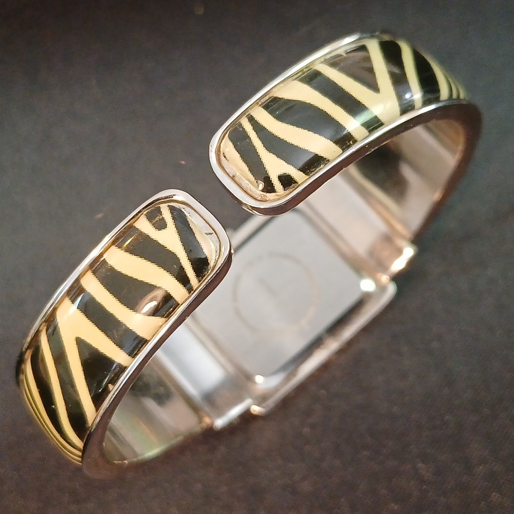 Fada Ind~Quartz Watch~Silver Tone~ Zebra 🦓 Stripe Cuff Band - Picture 7 of 17